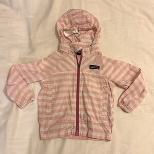 Patagonia toddler girls water repellent jacket with snap on/off hoodie